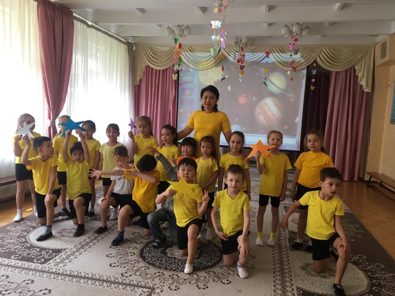 Спорттық мереке "Ғаламшардағы оқиға"/ Спортивный праздник:  "Космические приключения"